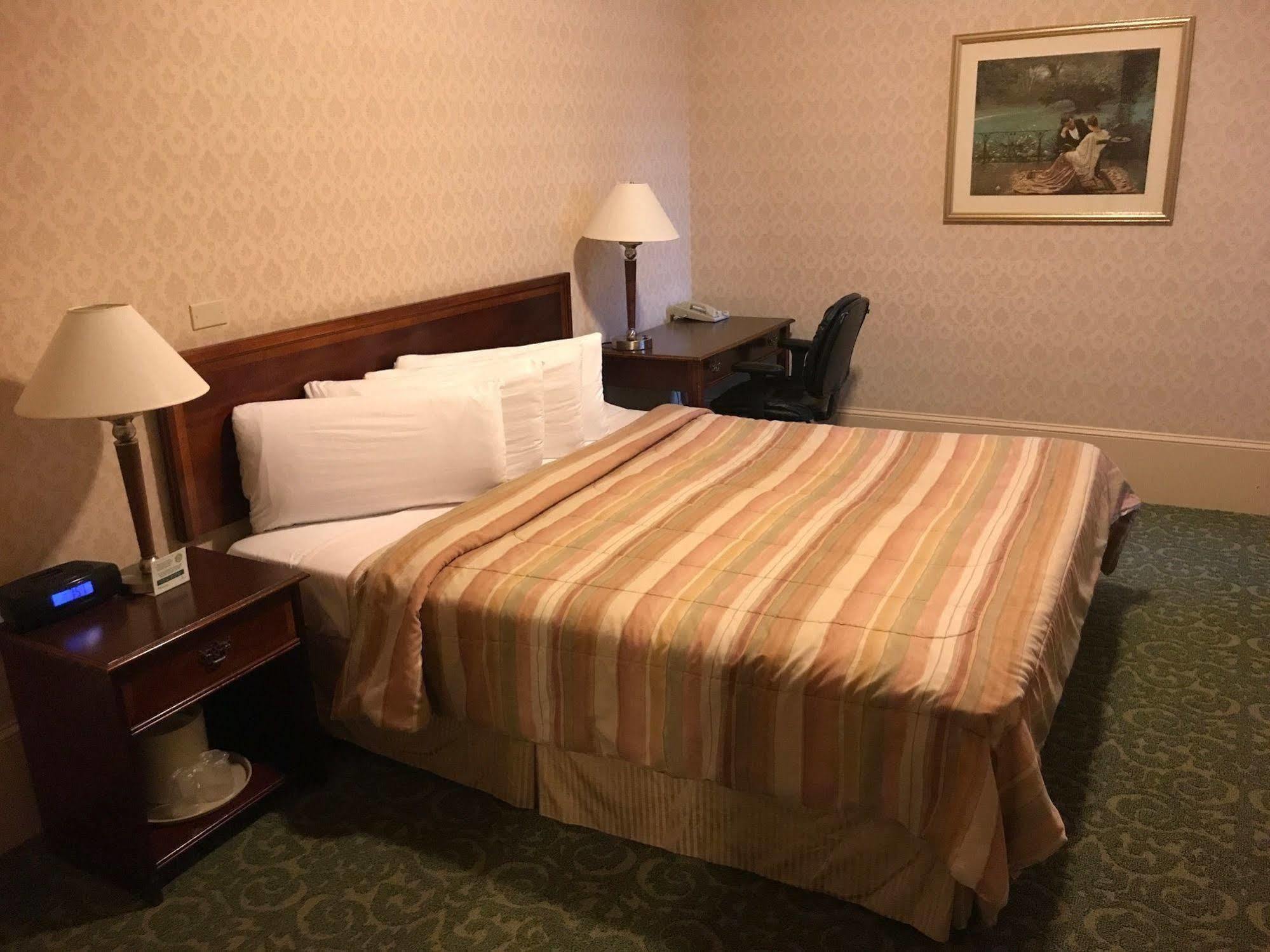 Courtyard By Marriott Downtown/van Ness Ave 4*